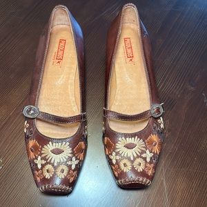 Adorable Mary Janes. Pikolinos